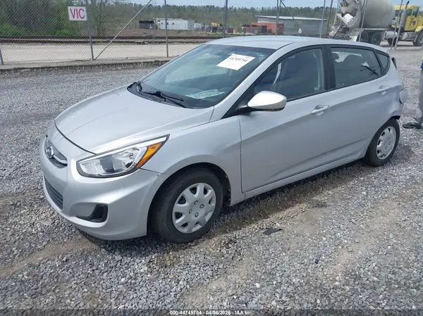 KMHCT5AE5HU315615 2017 HYUNDAI ACCENT - Image 2