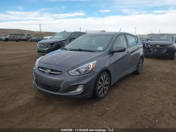 KMHCT5AE5HU322712 2017 HYUNDAI ACCENT - Image 2