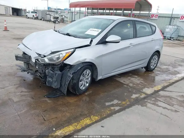KMHCT5AE5HU325089 2017 HYUNDAI ACCENT - Image 2
