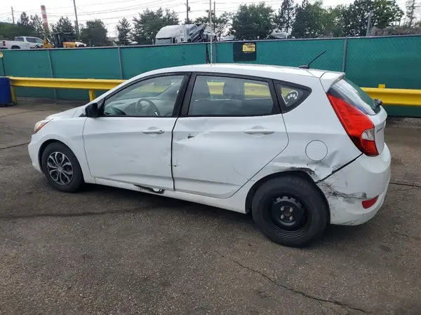 KMHCT5AE5HU325576 2017 HYUNDAI ACCENT - Image 2