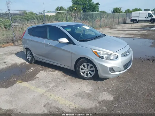 KMHCT5AE5HU325674 2017 HYUNDAI ACCENT - Image 1