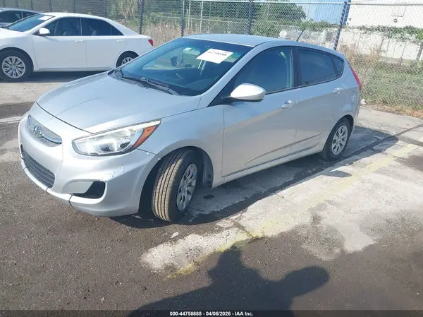 KMHCT5AE5HU325674 2017 HYUNDAI ACCENT - Image 2