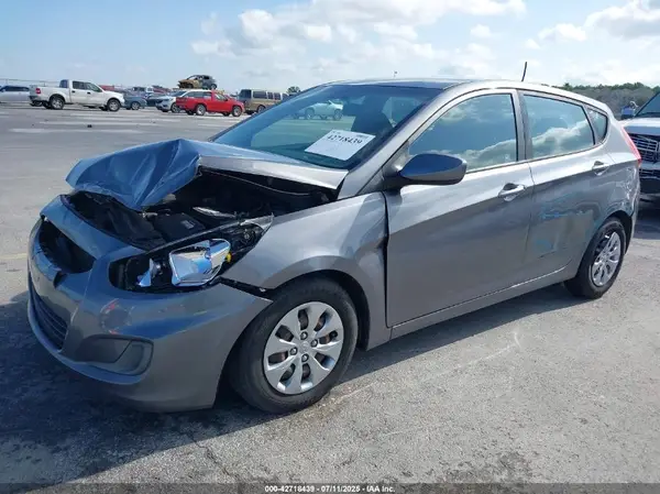 KMHCT5AE5HU335184 2017 HYUNDAI ACCENT - Image 2