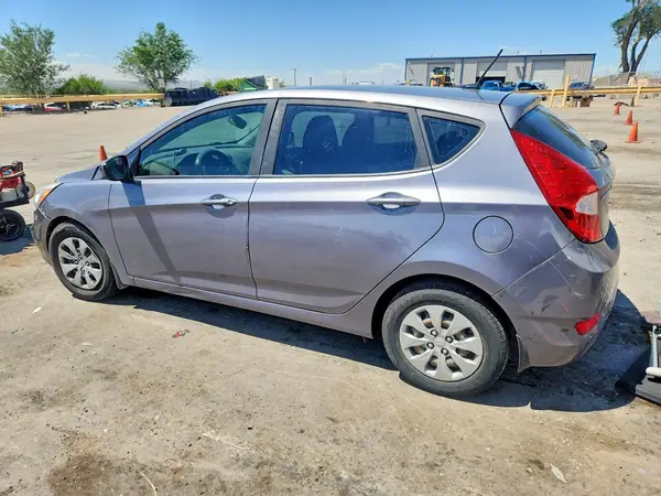 KMHCT5AE5HU336111 2017 HYUNDAI ACCENT - Image 2