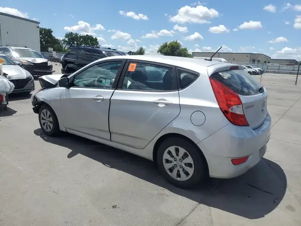 KMHCT5AE5HU348520 2017 HYUNDAI ACCENT - Image 2