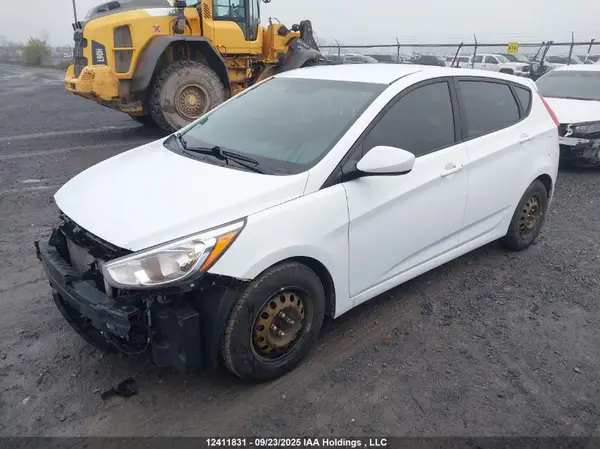KMHCT5AE5HU353118 2017 HYUNDAI ACCENT - Image 2