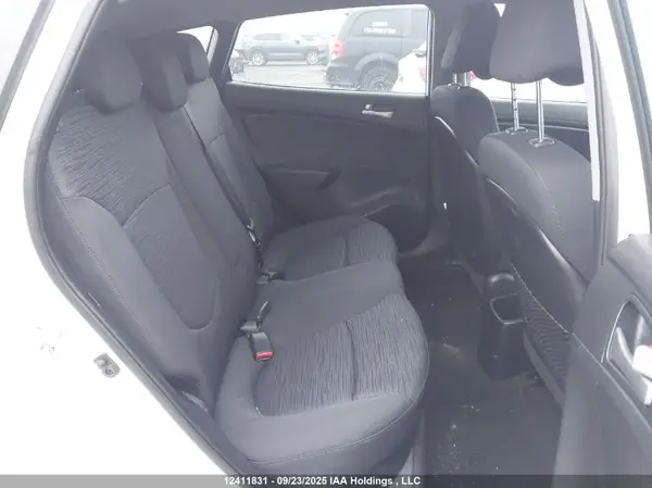 KMHCT5AE5HU353118 2017 HYUNDAI ACCENT - Image 8