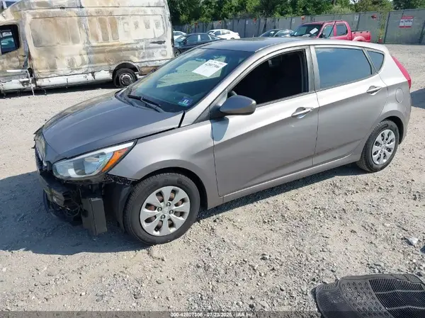 KMHCT5AE5HU365950 2017 HYUNDAI ACCENT - Image 2
