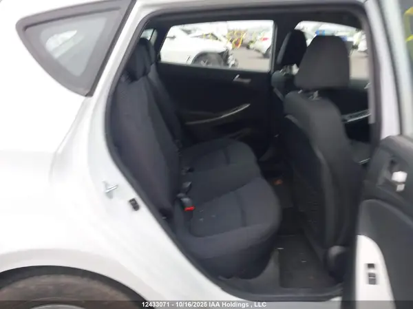 KMHCT5AE5HU371683 2017 HYUNDAI ACCENT - Image 8