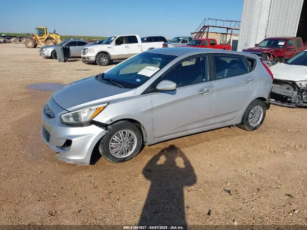 KMHCT5AE6HU304641 2017 HYUNDAI ACCENT - Image 2