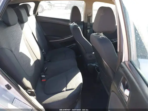 KMHCT5AE6HU304641 2017 HYUNDAI ACCENT - Image 8