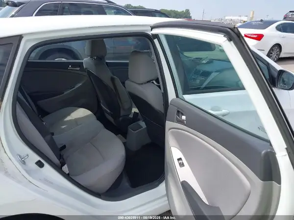 KMHCT5AE6HU319656 2017 HYUNDAI ACCENT - Image 8