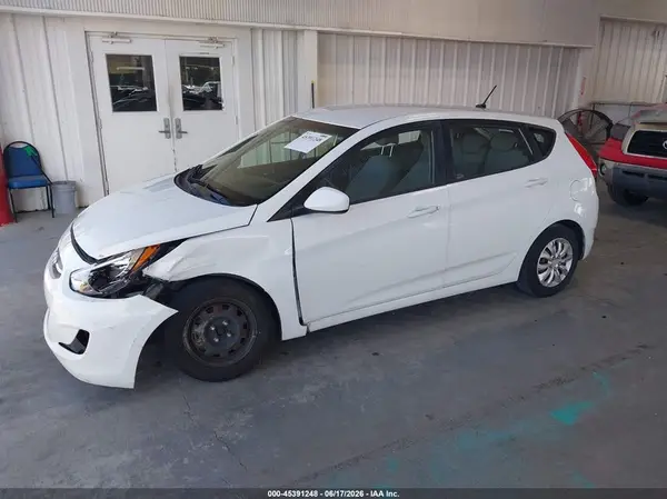 KMHCT5AE6HU319768 2017 HYUNDAI ACCENT - Image 2