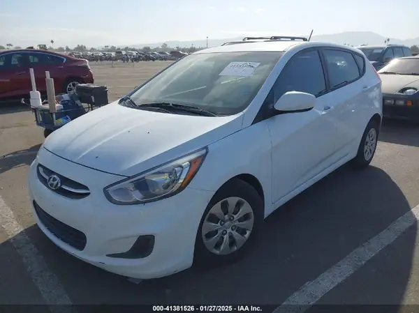 KMHCT5AE6HU325246 2017 HYUNDAI ACCENT - Image 2