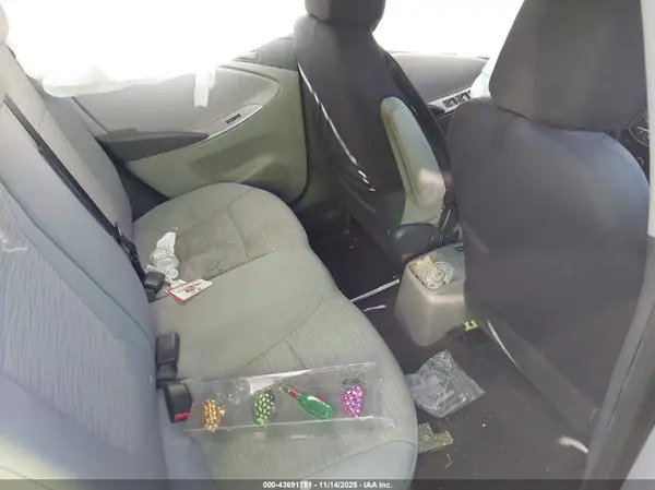 KMHCT5AE6HU335629 2017 HYUNDAI ACCENT - Image 8