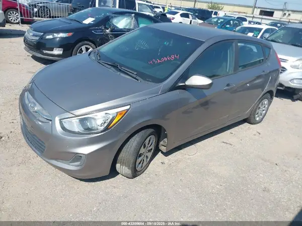KMHCT5AE6HU359428 2017 HYUNDAI ACCENT - Image 2
