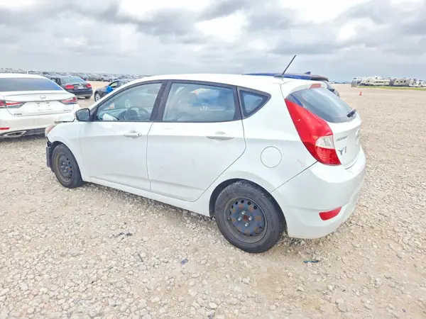 KMHCT5AE7GU275049 2016 HYUNDAI ACCENT - Image 2