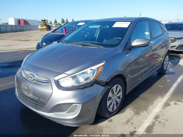 KMHCT5AE7HU300792 2017 HYUNDAI ACCENT - Image 2