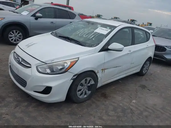 KMHCT5AE7HU300968 2017 HYUNDAI ACCENT - Image 2