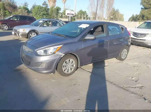 KMHCT5AE7HU304941 2017 HYUNDAI ACCENT - Image 2