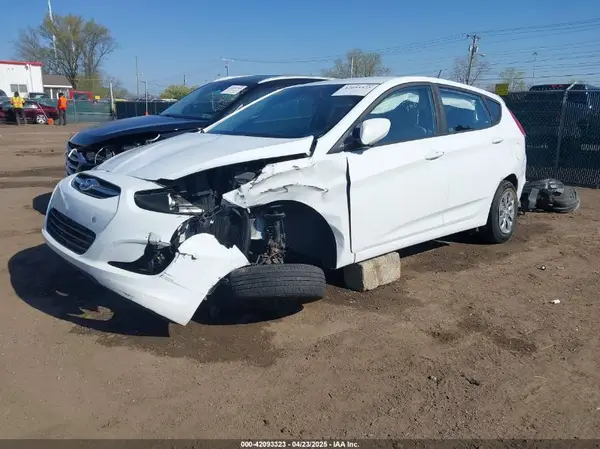 KMHCT5AE7HU310724 2017 HYUNDAI ACCENT - Image 2