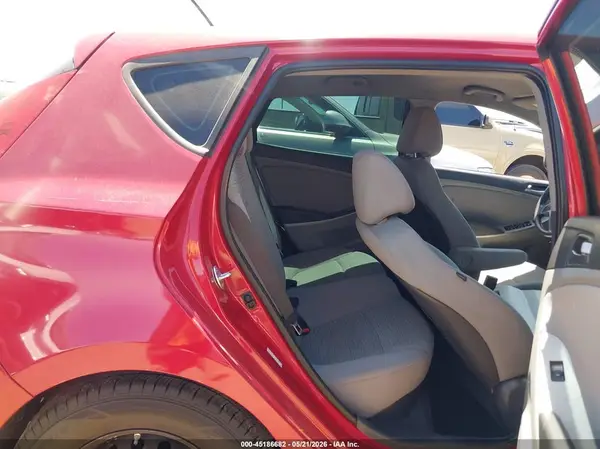 KMHCT5AE7HU311856 2017 HYUNDAI ACCENT - Image 8