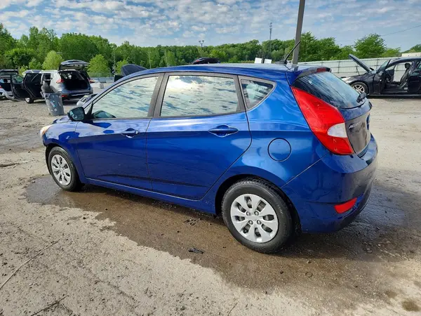 KMHCT5AE7HU311890 2017 HYUNDAI ACCENT - Image 2