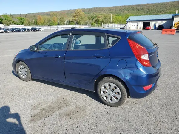 KMHCT5AE7HU313588 2017 HYUNDAI ACCENT - Image 2