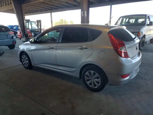 KMHCT5AE7HU325904 2017 HYUNDAI ACCENT - Image 2