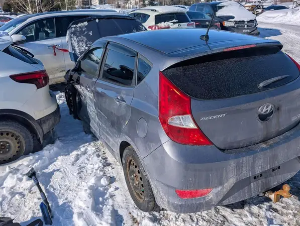 KMHCT5AE7HU330360 2017 HYUNDAI ACCENT - Image 2