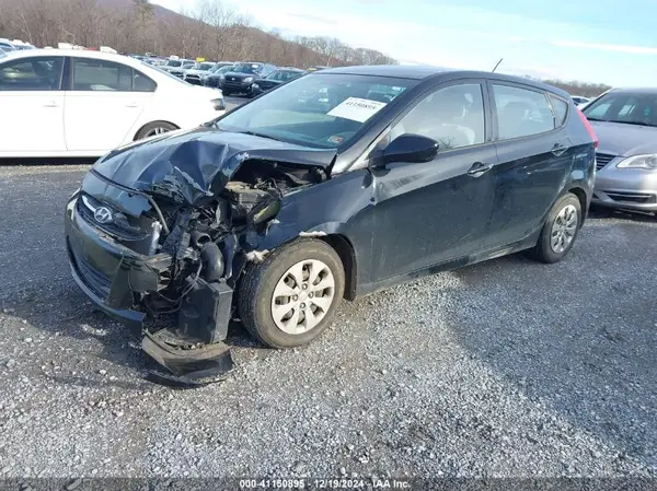 KMHCT5AE7HU338622 2017 HYUNDAI ACCENT - Image 2