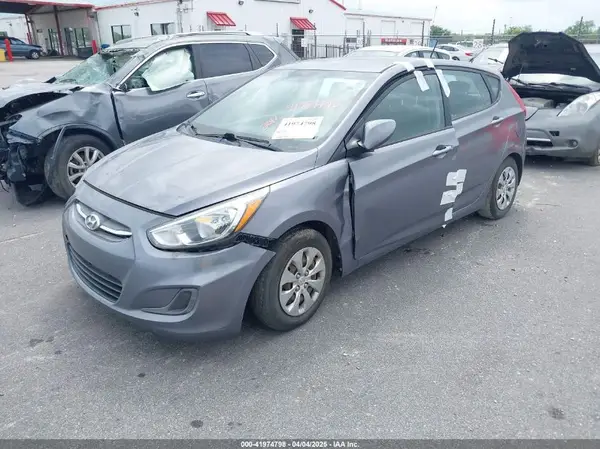 KMHCT5AE7HU338751 2017 HYUNDAI ACCENT - Image 2