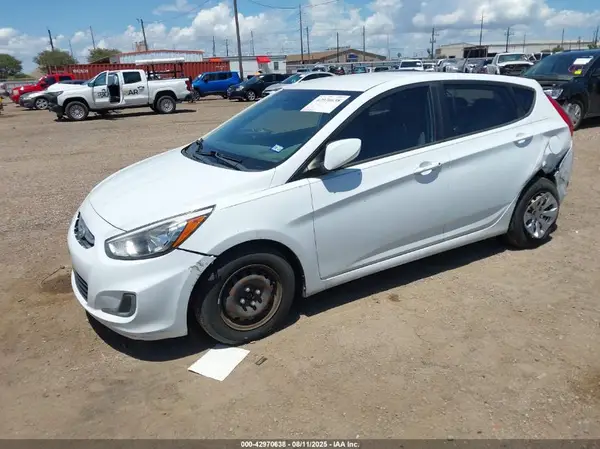 KMHCT5AE7HU348731 2017 HYUNDAI ACCENT - Image 2