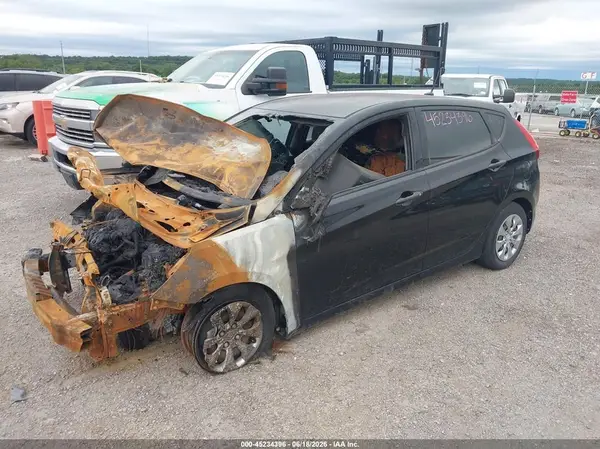 KMHCT5AE8GU266702 2016 HYUNDAI ACCENT - Image 2