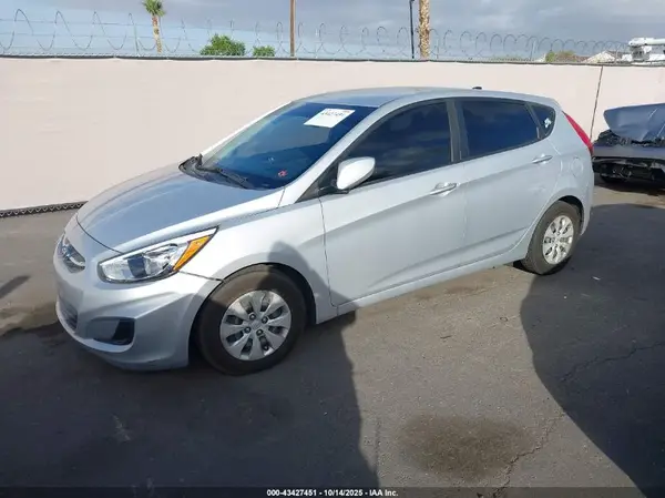 KMHCT5AE8GU268689 2016 HYUNDAI ACCENT - Image 2