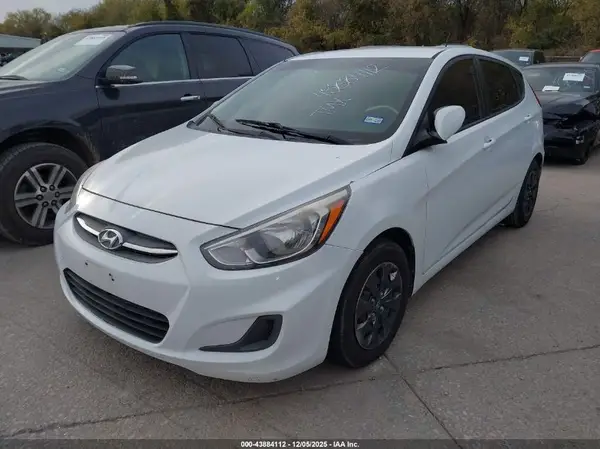 KMHCT5AE8HU300963 2017 HYUNDAI ACCENT - Image 2