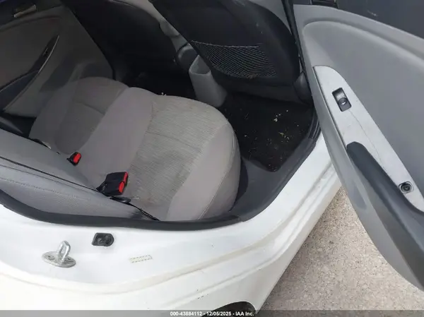 KMHCT5AE8HU300963 2017 HYUNDAI ACCENT - Image 8