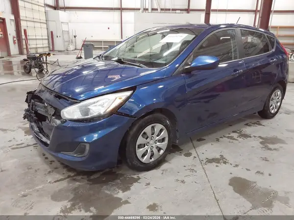KMHCT5AE8HU305564 2017 HYUNDAI ACCENT - Image 2