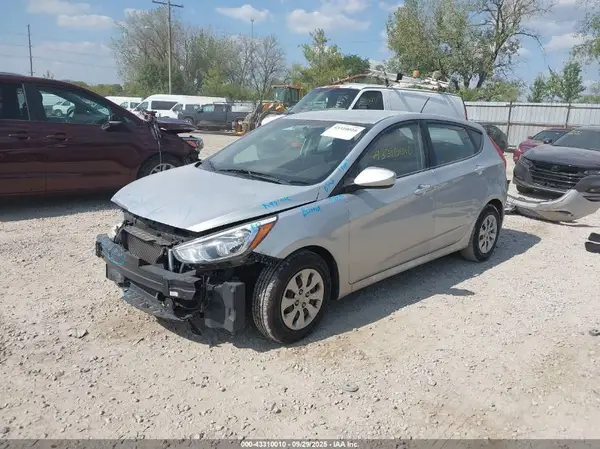 KMHCT5AE8HU311753 2017 HYUNDAI ACCENT - Image 2