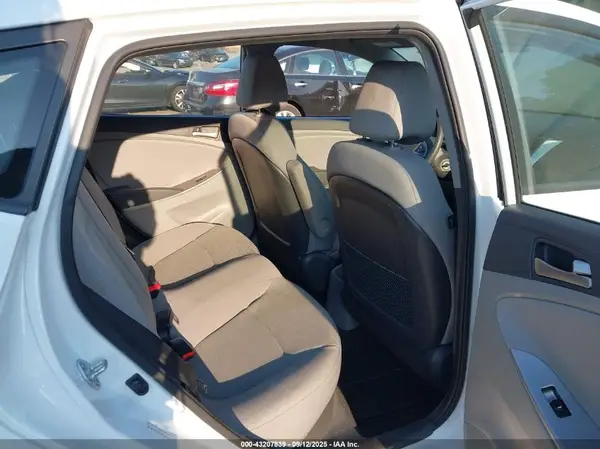 KMHCT5AE8HU320159 2017 HYUNDAI ACCENT - Image 8