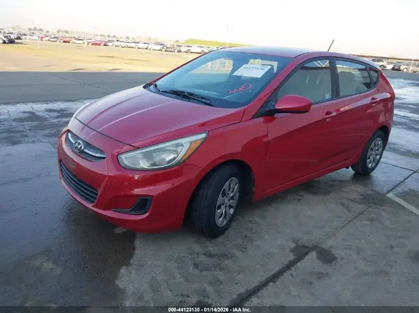 KMHCT5AE8HU325930 2017 HYUNDAI ACCENT - Image 2
