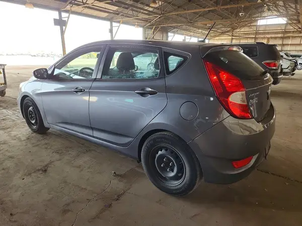 KMHCT5AE8HU326074 2017 HYUNDAI ACCENT - Image 2