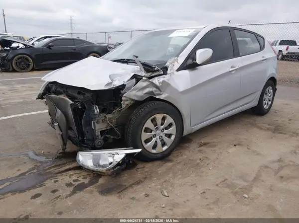 KMHCT5AE8HU326656 2017 HYUNDAI ACCENT - Image 2
