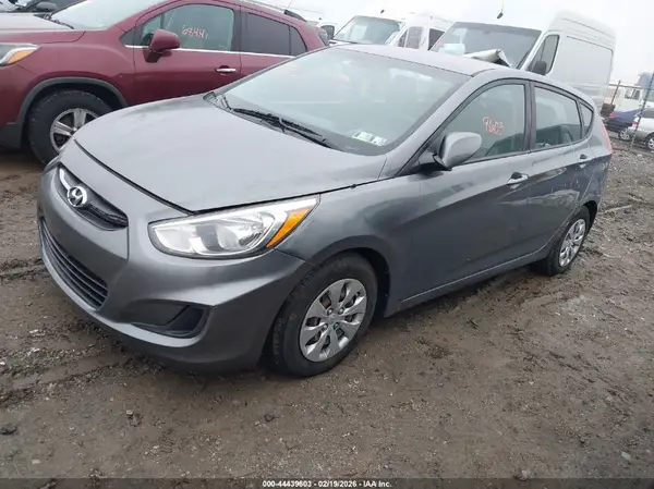 KMHCT5AE8HU336569 2017 HYUNDAI ACCENT - Image 2