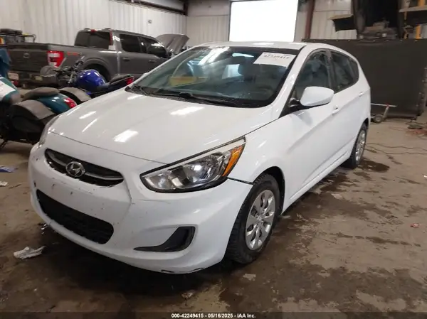 KMHCT5AE8HU337625 2017 HYUNDAI ACCENT - Image 2
