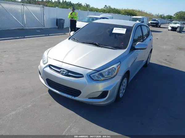 KMHCT5AE8HU338547 2017 HYUNDAI ACCENT - Image 2