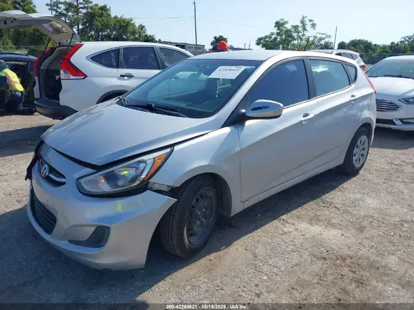 KMHCT5AE8HU348060 2017 HYUNDAI ACCENT - Image 2