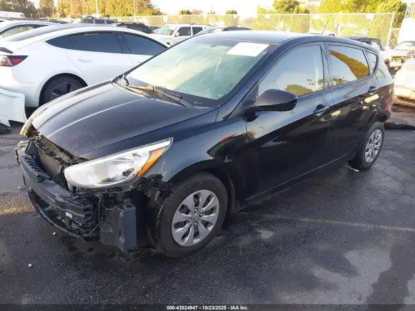 KMHCT5AE8HU353940 2017 HYUNDAI ACCENT - Image 2