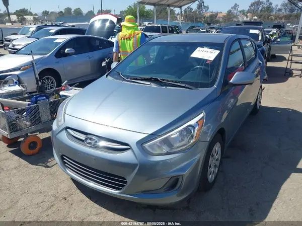 KMHCT5AE8HU363240 2017 HYUNDAI ACCENT - Image 2