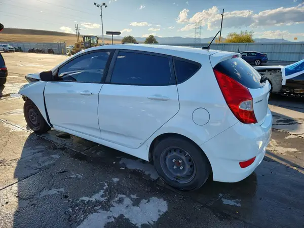 KMHCT5AE9HU306450 2017 HYUNDAI ACCENT - Image 2